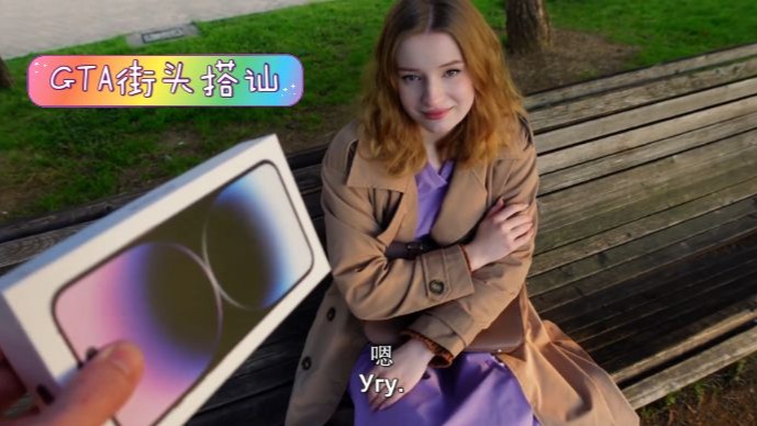 捷克街头-齐刘海金色波波头的长腿过膝袜模特