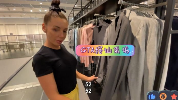 捷克街头-齐刘海红色双马尾的小屁股情侣