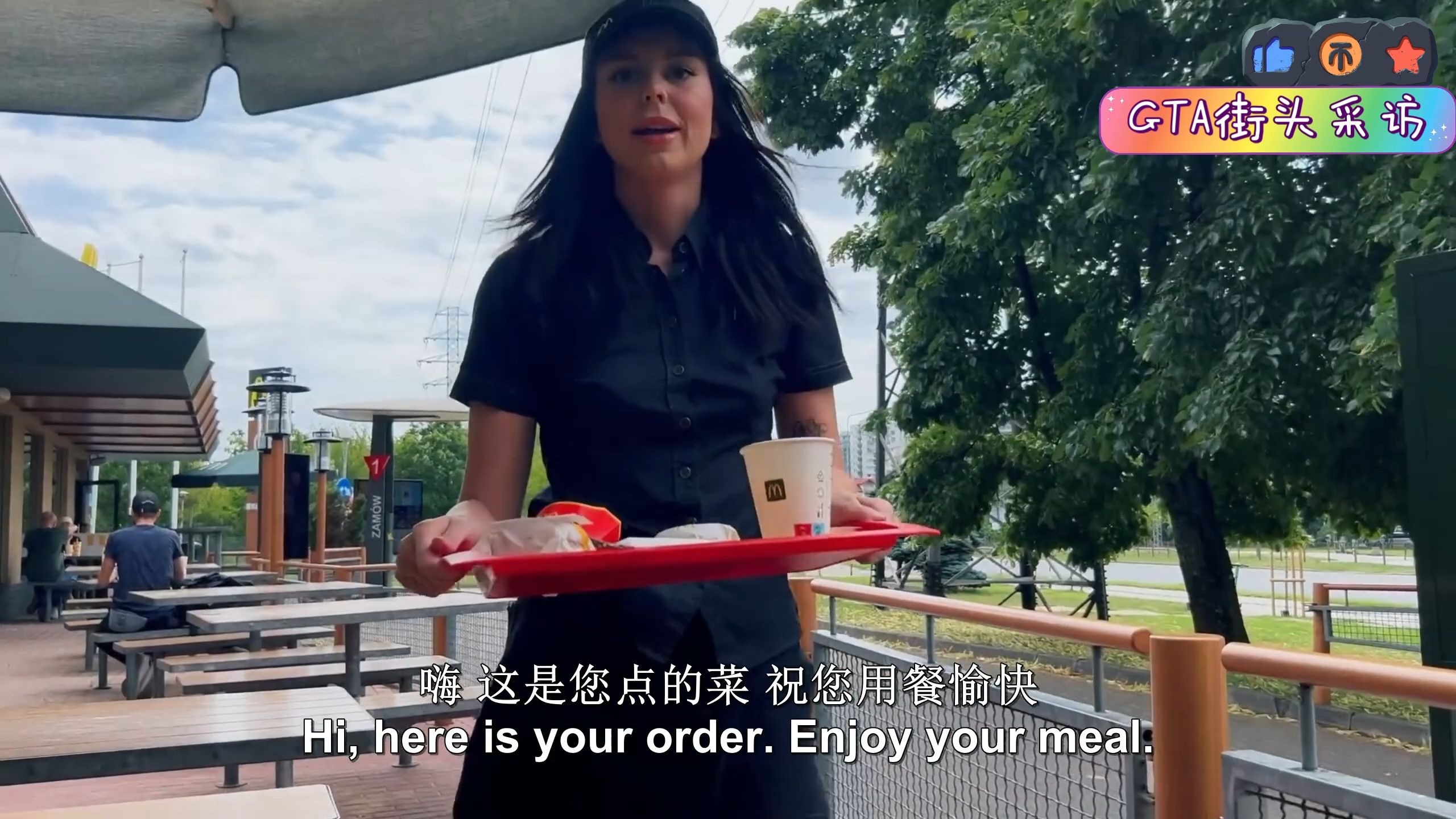 街头系列-空气刘海银色丸子头的美腿运动装便利店员