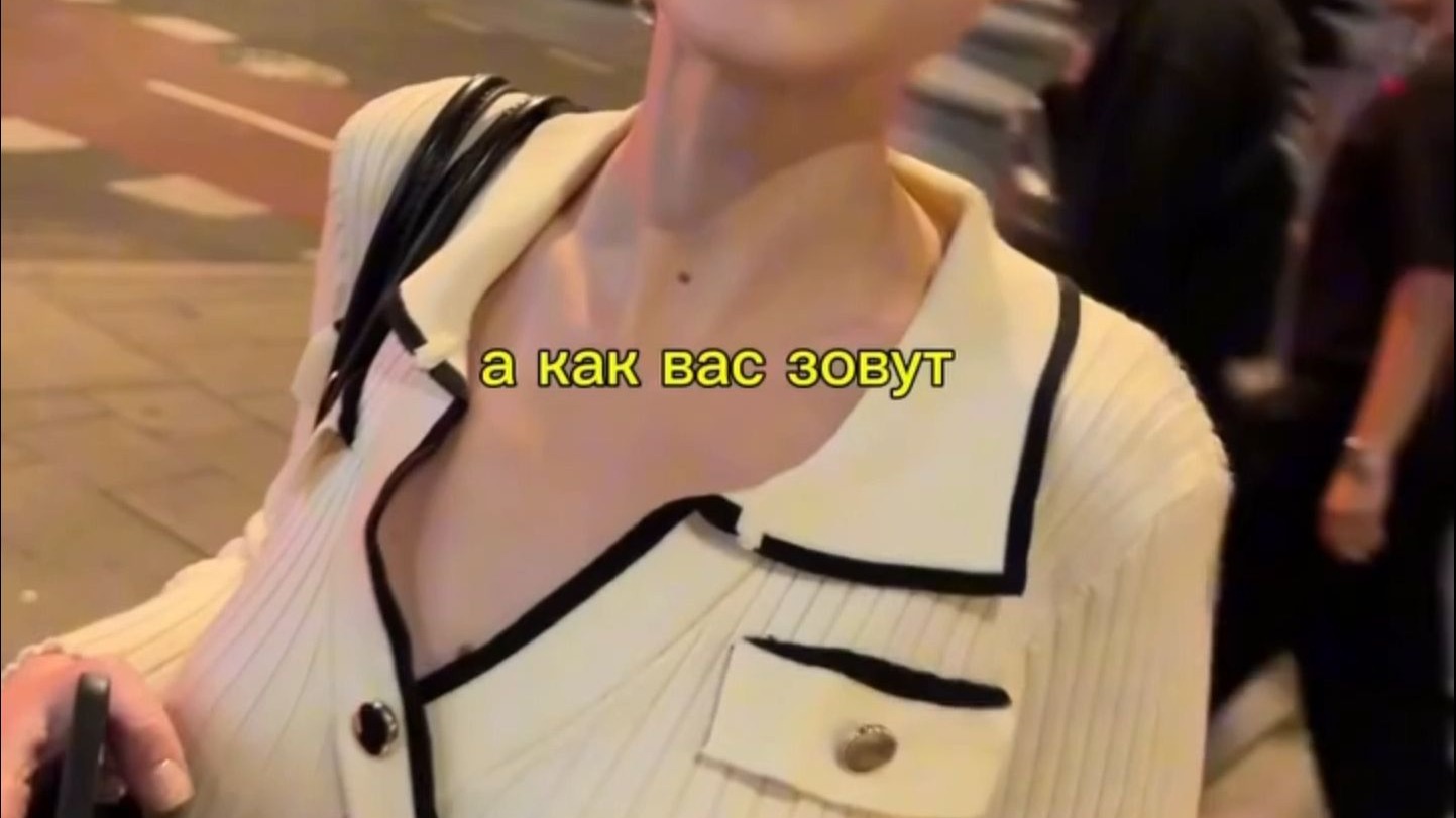 捷克街头搭讪-齐刘海紫色双马尾的长腿瑜伽裤JK
